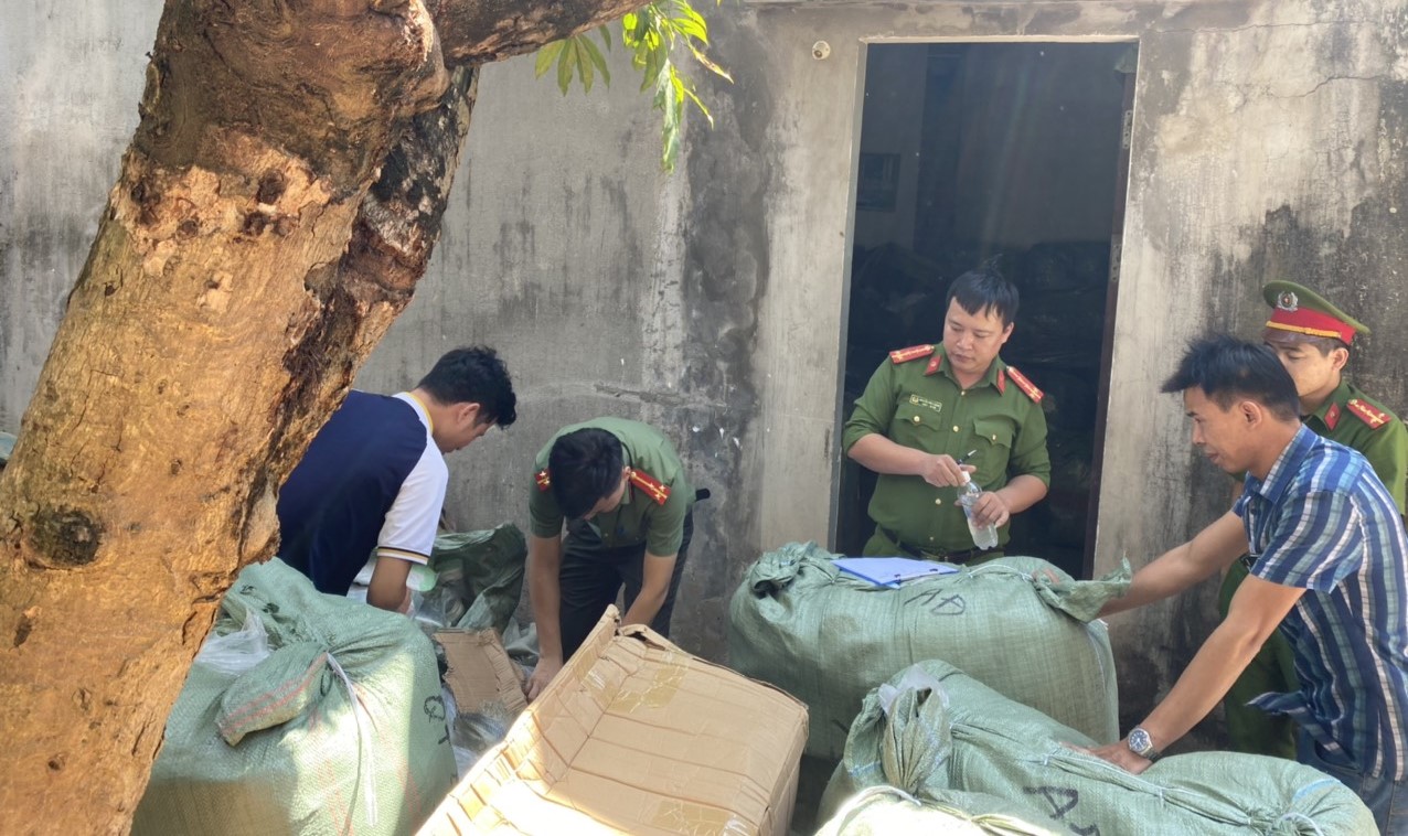 Phát hiện 8000 đôi giầy vi phạm quyền sở hữu công nghiệp, không rõ nguồn gốc xuất xứ