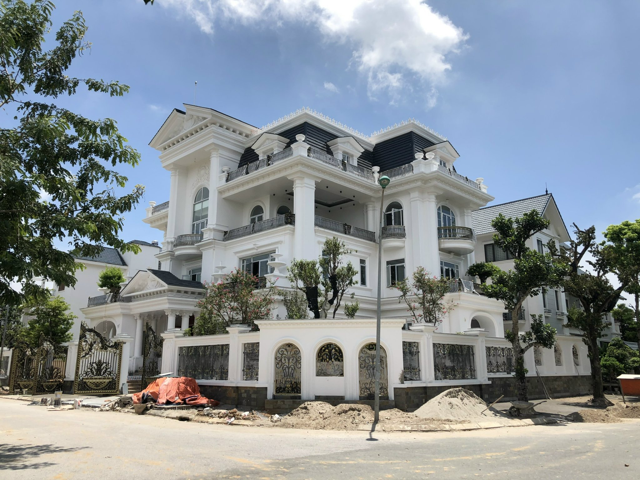 Nhà giàu chuộng làm nội thất bằng đá tự nhiên nhập khẩu