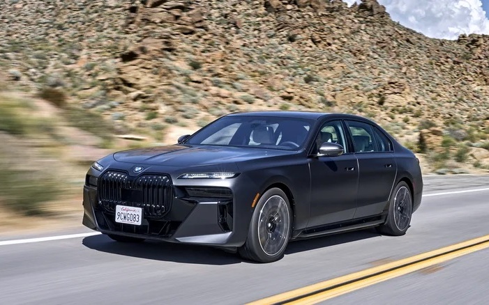 BMW triệu hồi hơn 14 nghìn xe điện vì vấn đề về pin