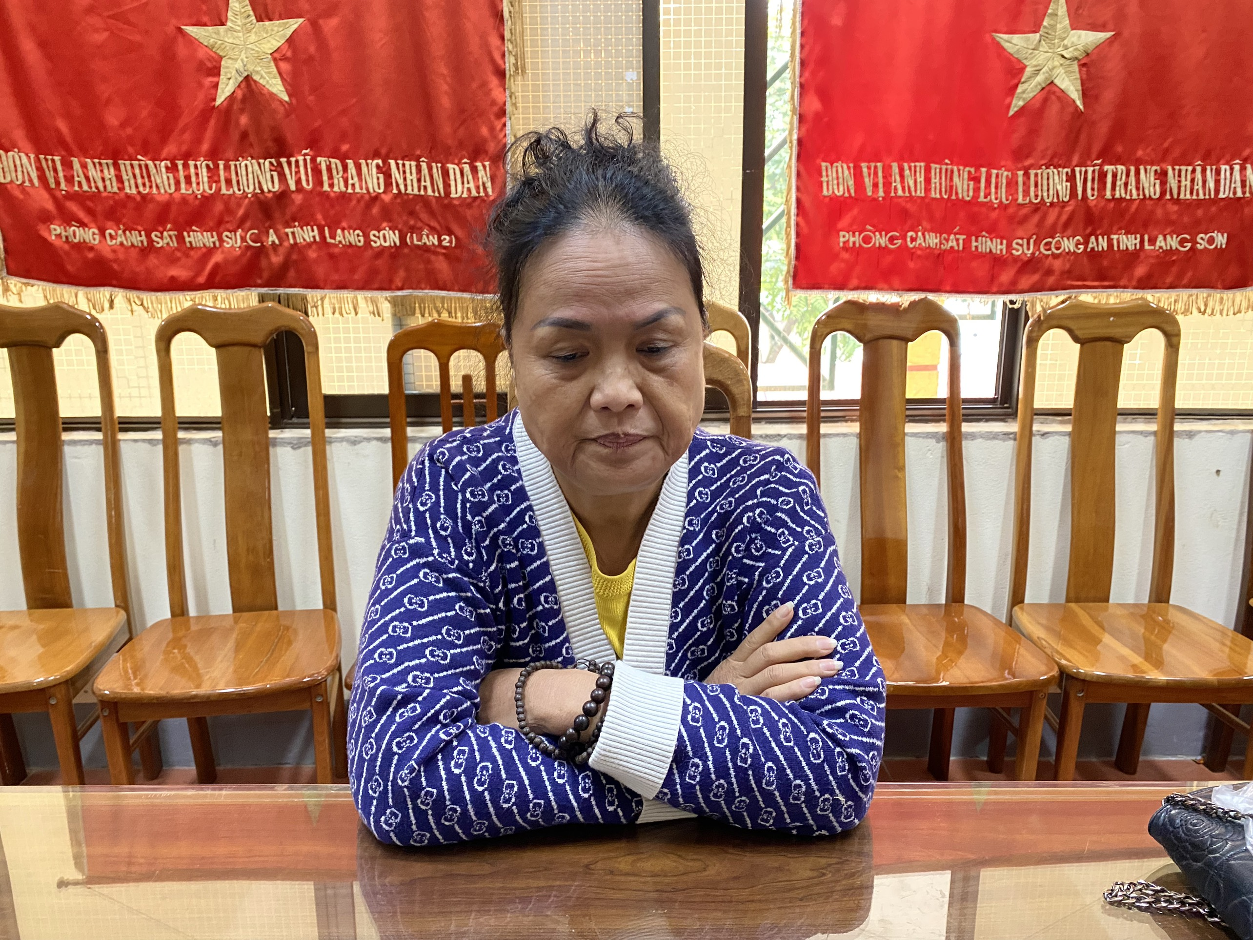 Khởi tố người lừa bán găng tay y tế, chiếm đoạt hơn 3 tỷ đồng