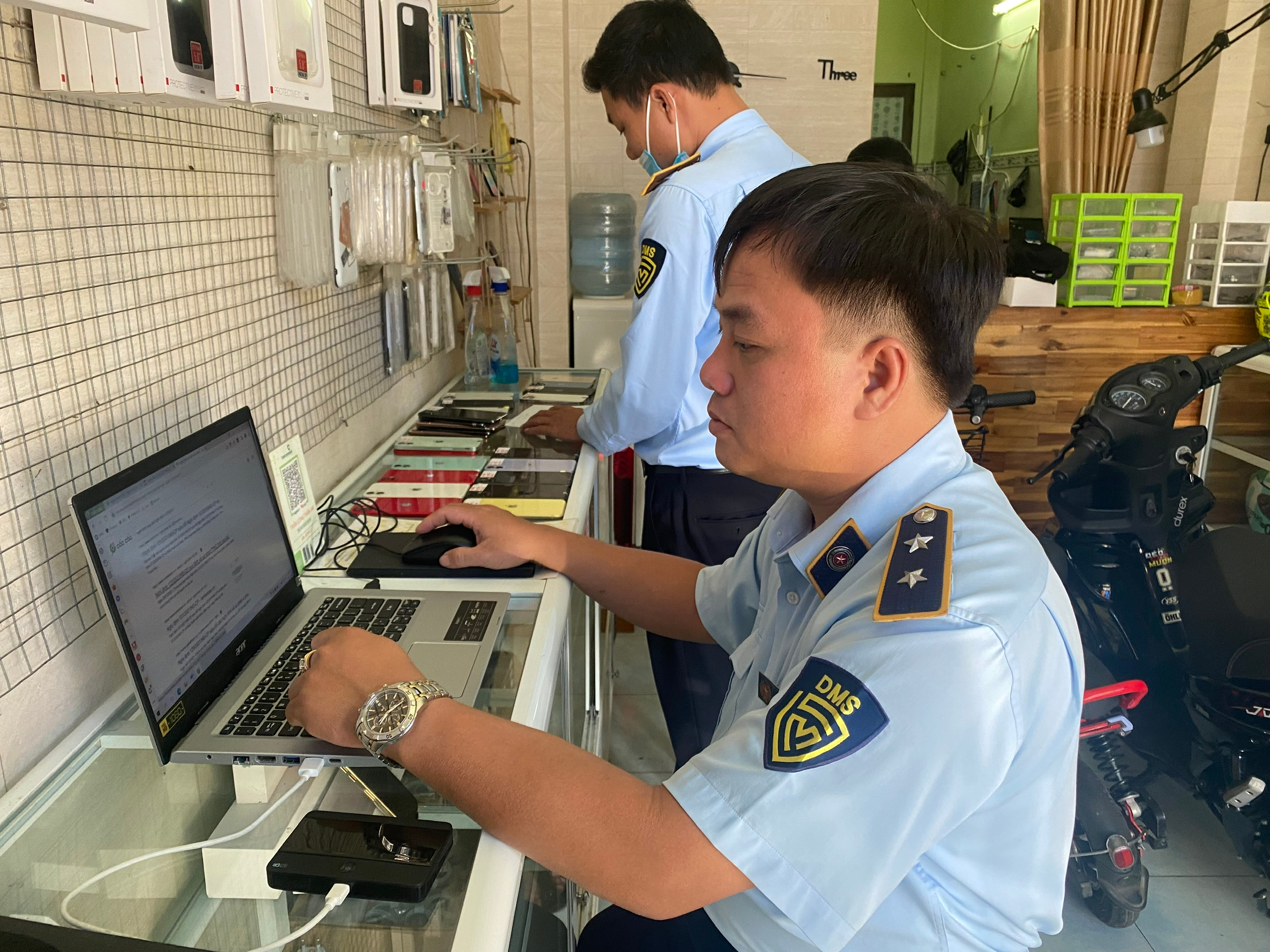 Chuyển cơ quan Công an điều tra vụ kinh doanh điện thoại Iphone nhập lậu