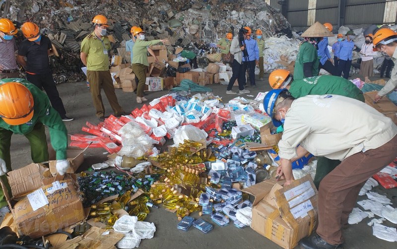 Người tiêu dùng cẩn trọng khi mua hàng hóa dịp Tết Nguyên đán