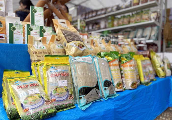 Sản phẩm đặc sản ‘hội tụ’ tại chợ Xuân đất Việt