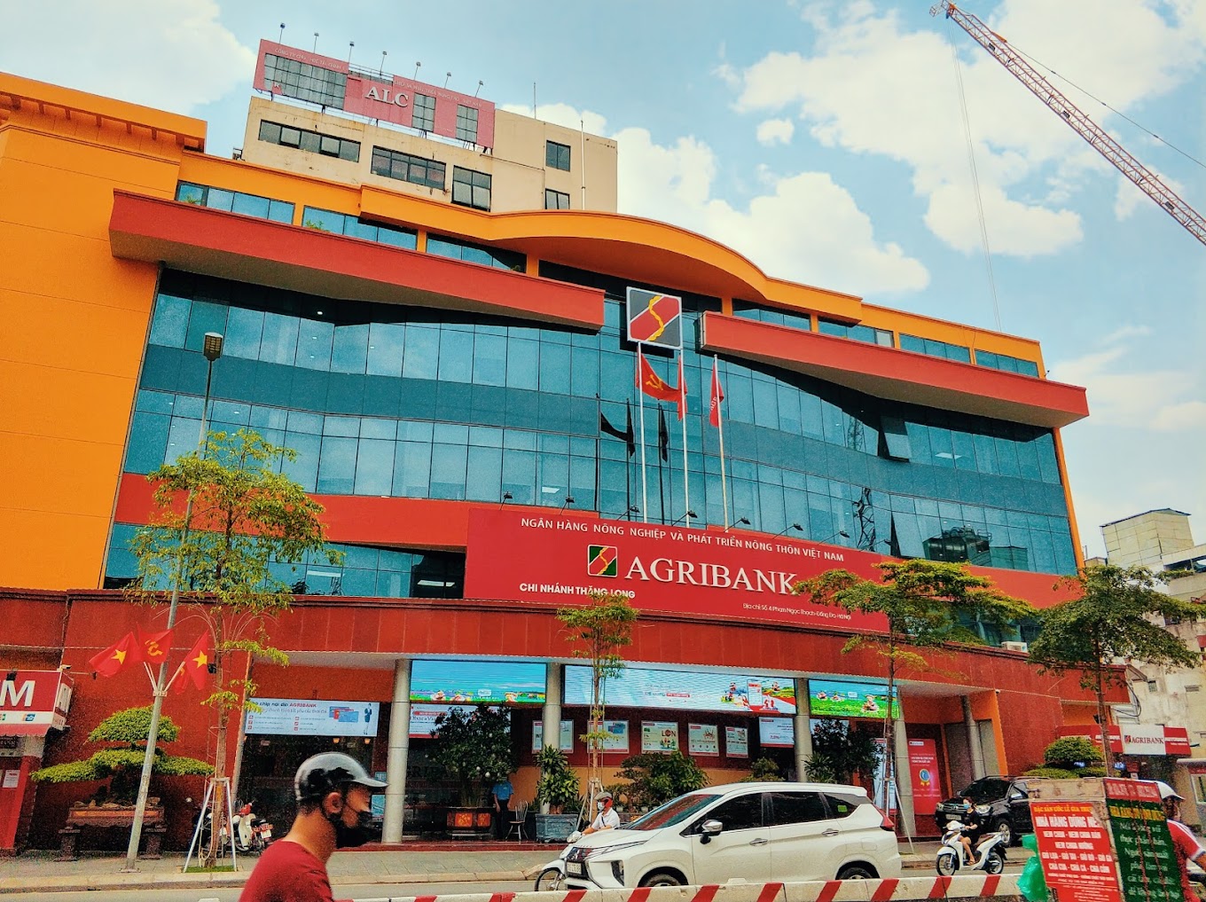 Ngân hàng rao bán hàng loạt tài sản của các ông lớn 