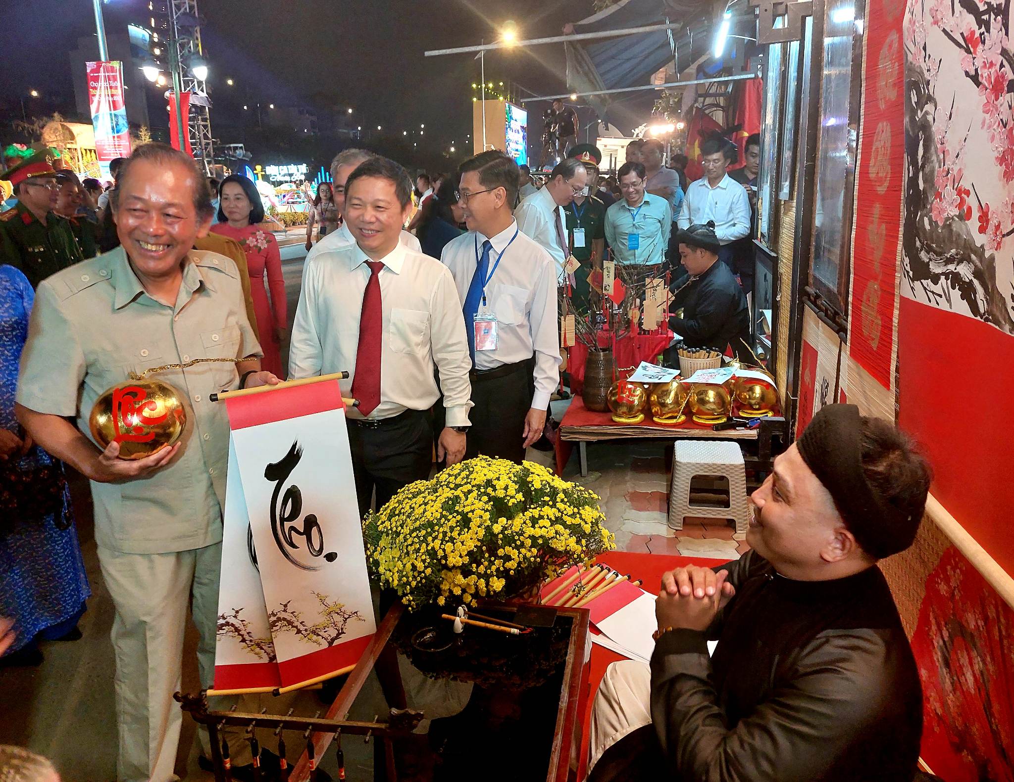 TP.HCM khai mạc Chợ Hoa Xuân Trên bến dưới thuyền