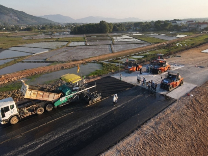 Lãnh đạo Bộ GTVT trực tiếp thị sát, nhiều công trình lớn thi công xuyên Tết