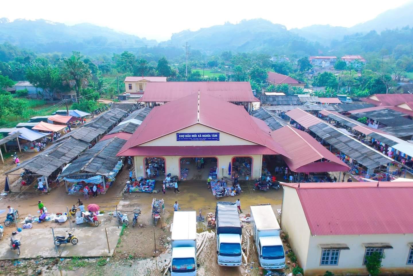 Rộn ràng sắc Xuân ở chợ đầu mối vùng cao Tây Bắc