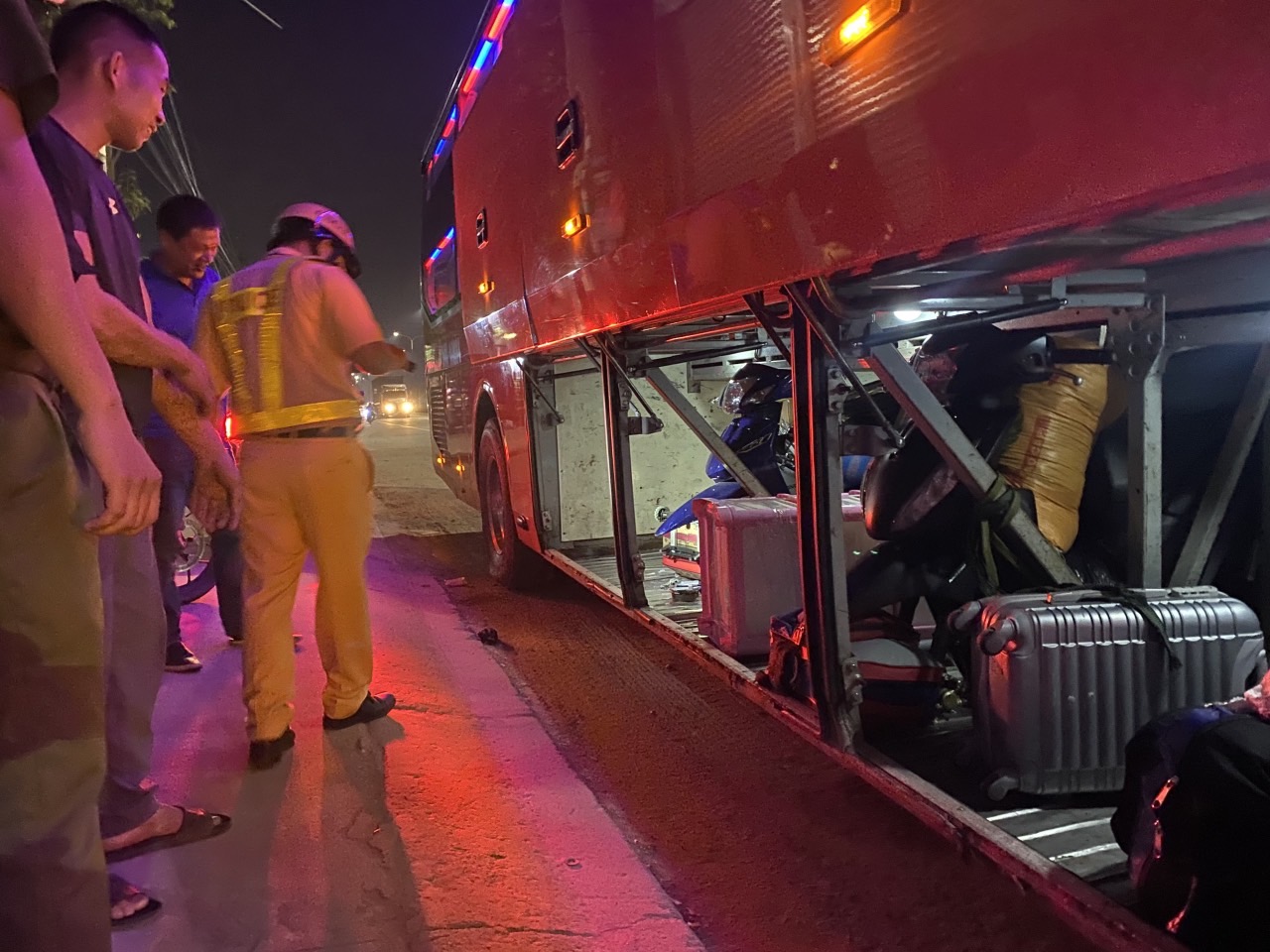 Bình Dương Kiểm soát, xử lý tình trạng xe khách đậu, đỗ không đúng nơi quy định 