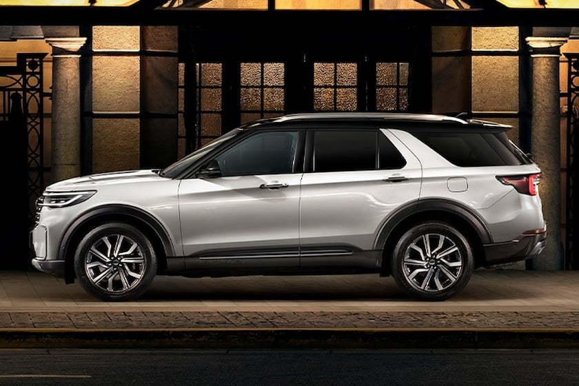 Ford đang tiến hành thu hồi 462.000 xe do lỗi camera sau