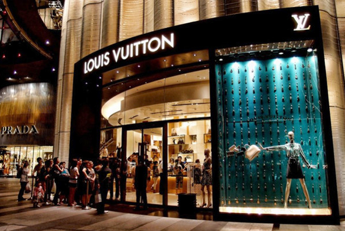 Ông lớn các thương hiệu xa xỉ LVMH báo lãi kỷ lục năm 2022