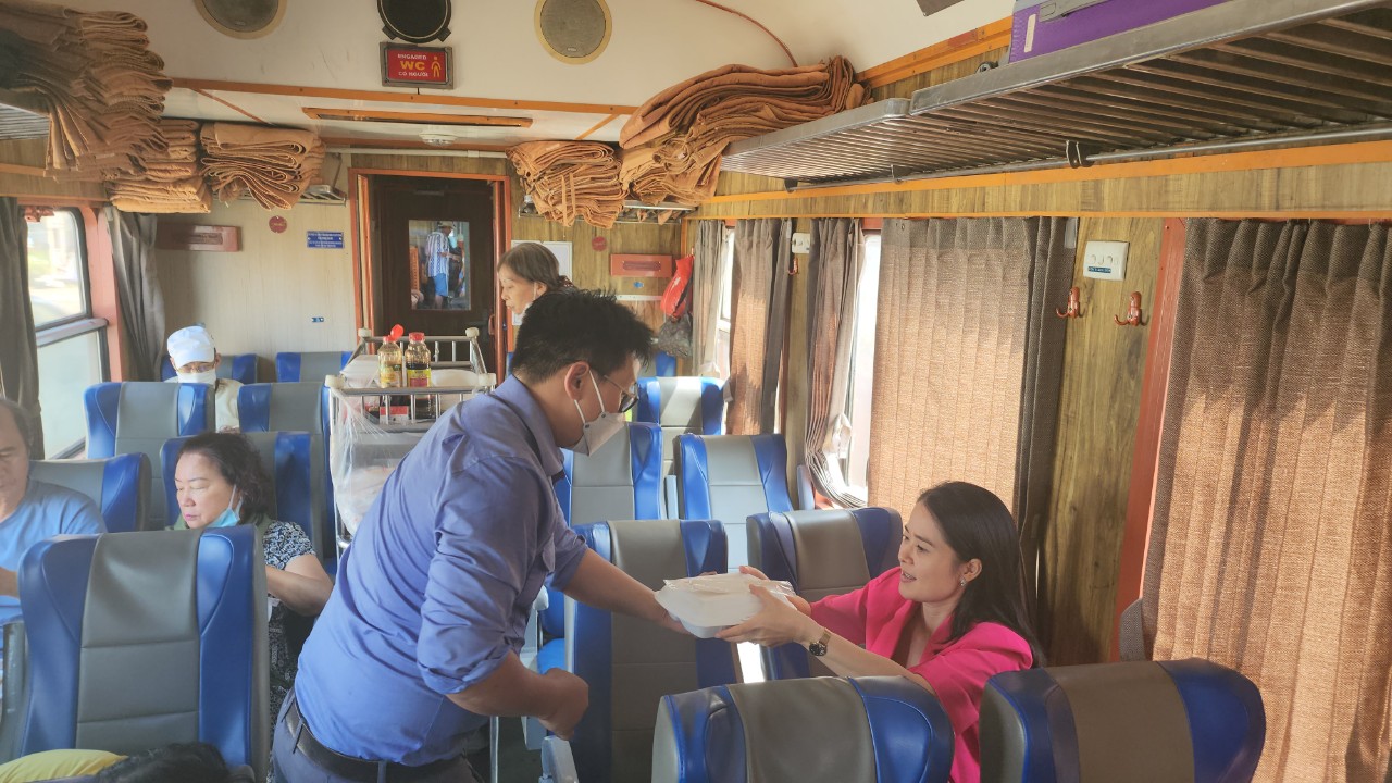 Du Xuân trên những chuyến tàu