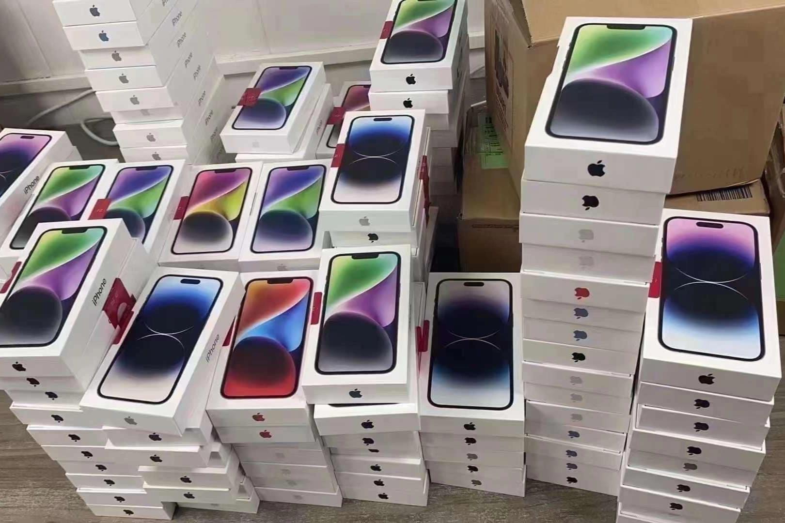 Bộ Công thương yêu cầu giải trình vụ nhập iPhone theo kiểu bia kèm lạc’
