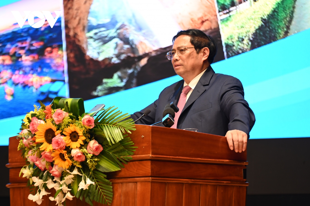 Phát triển vùng Bắc Trung Bộ và duyên hải Trung Bộ Tạo mọi điều kiện để có môi trường thuận lợi, an toàn, minh bạch