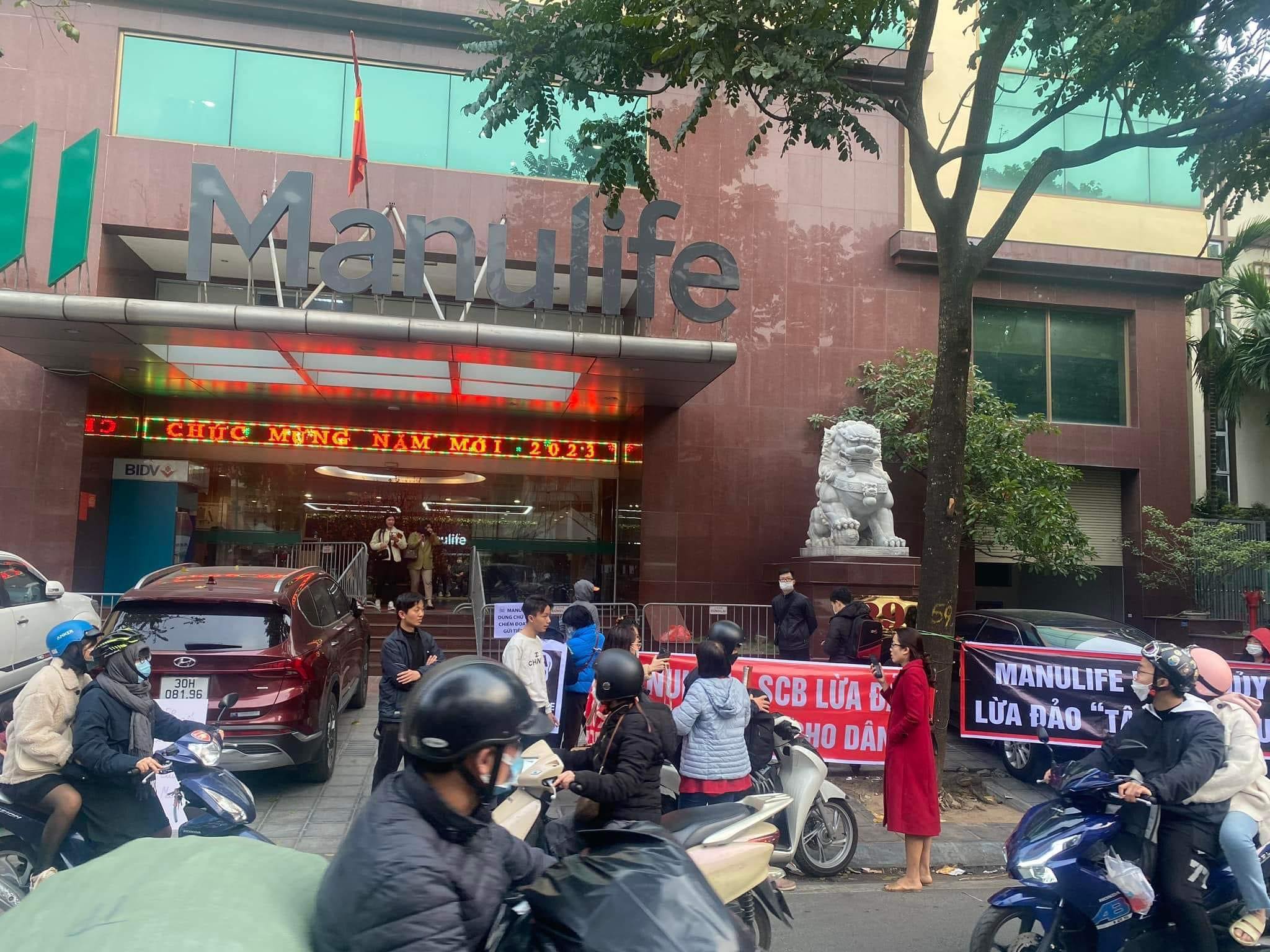 Chuyển đơn tố cáo lên công an vụ gửi tiết kiệm tại SCB lại thành hợp đồng bảo hiểm Manulife