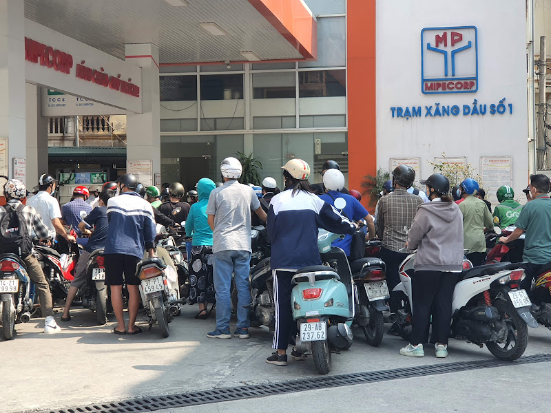 Đề xuất cho doanh nghiệp được tự quyết giá bán lẻ xăng dầu