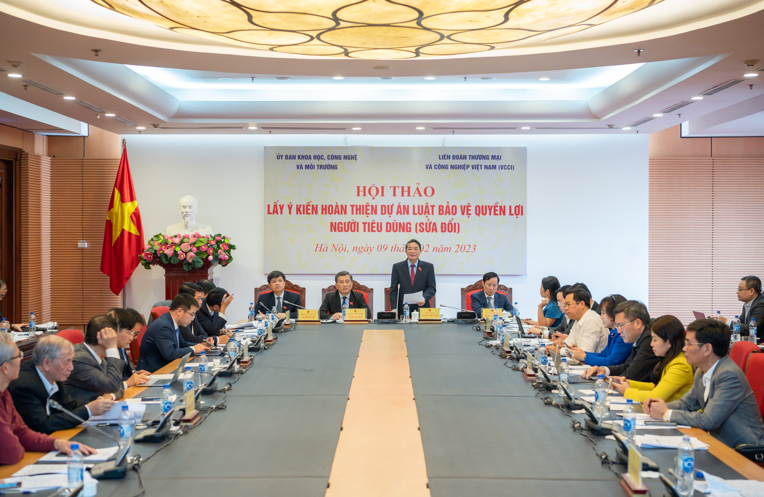 Không được từ chối bảo vệ người tiêu dùng là người yếu thế