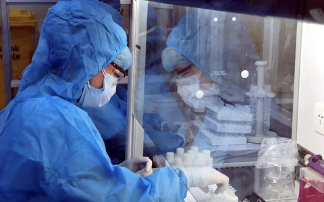 Ngày 102, ca mắc COVID-19 mới giảm nhưng bệnh nhân nặng tăng