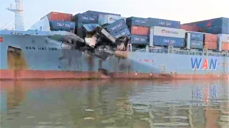 TP.HCM Hai tàu container va chạm nhau trên sông Lòng Tàu