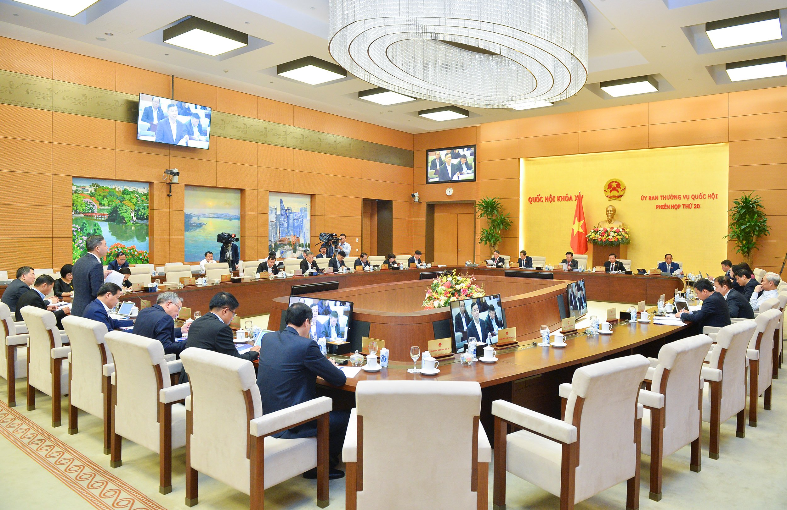 Phiên họp thứ 20 Ủy ban Thường vụ Quốc hội Xem xét Dự án Luật bảo vệ quyền lợi người tiêu dùng
