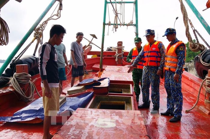 Bắt giữ tàu chở 35.000 lít dầu DO trái phép
