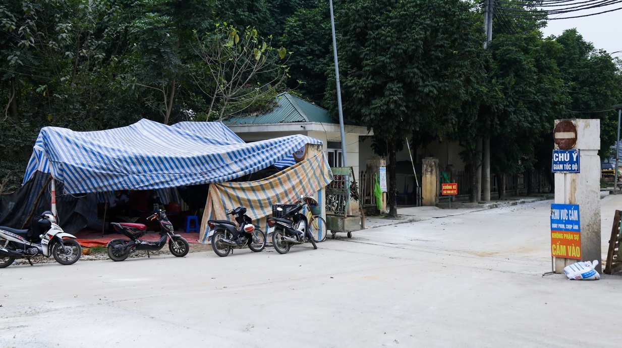 Người dân lập chốt chặn xe vào bãi rác Xuân Sơn, Sở TNMT Hà Nội nói gì