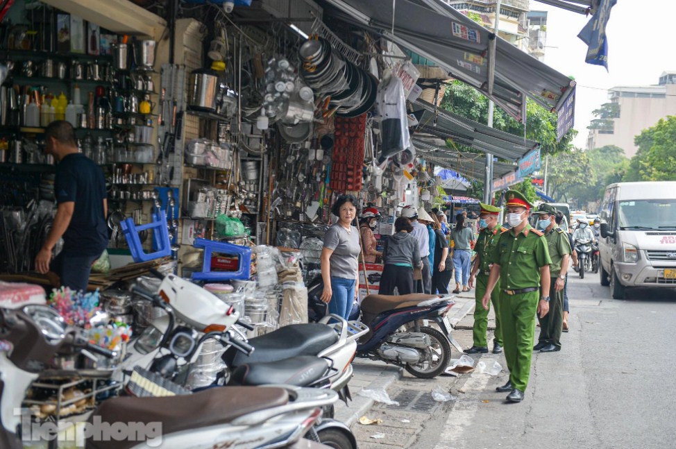 Hà Nội quyết giành lại vỉa hè cho người đi bộ