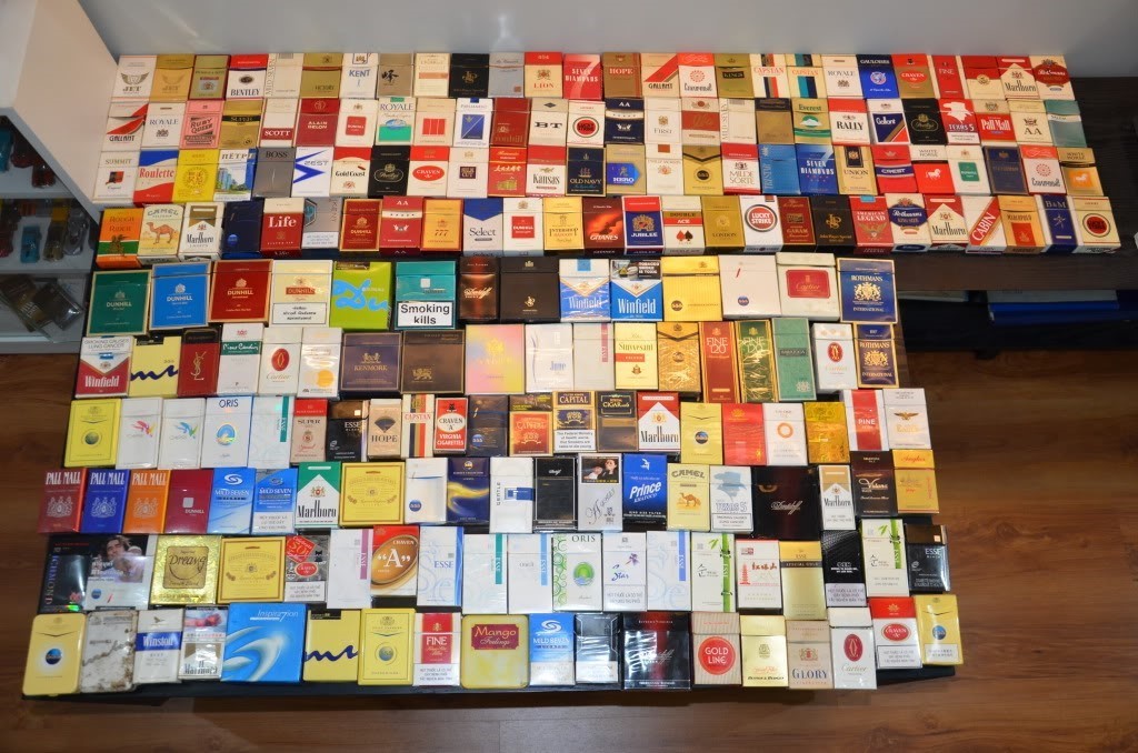 Quy định xử phạt nghiêm nhưng thuốc lá nhập lậu vẫn bán công khai từ vỉa hè đến mạng xã hội