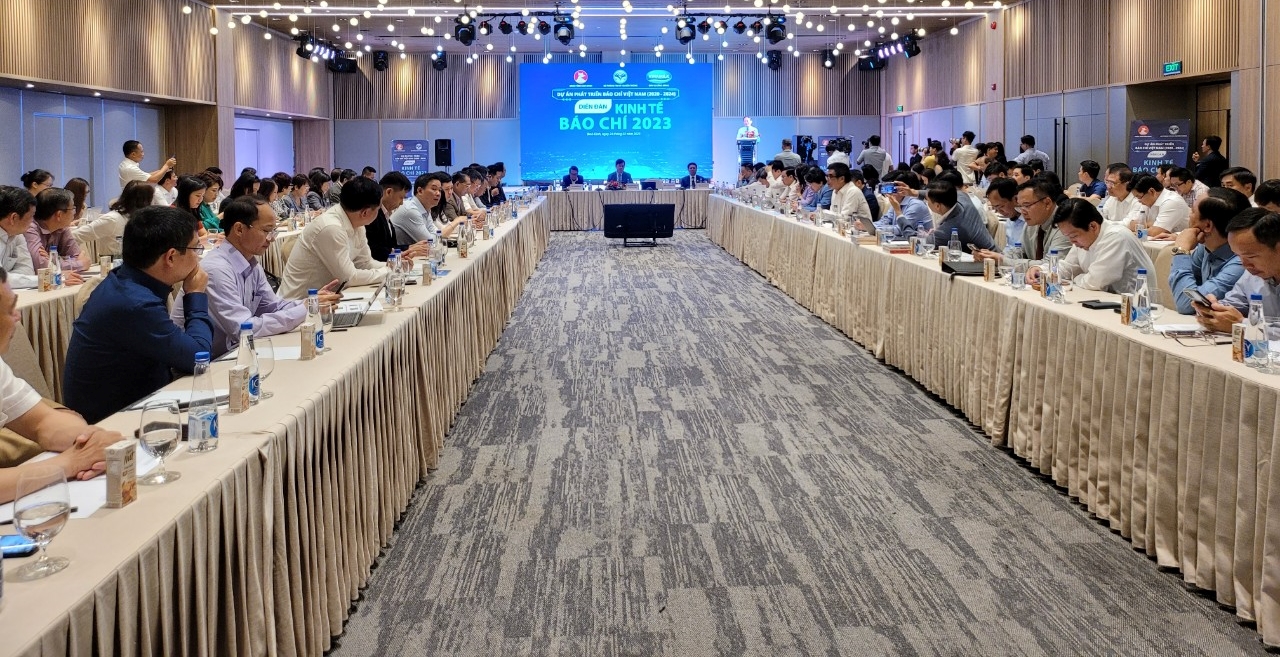 Tìm giải pháp để phát triển kinh tế báo chí