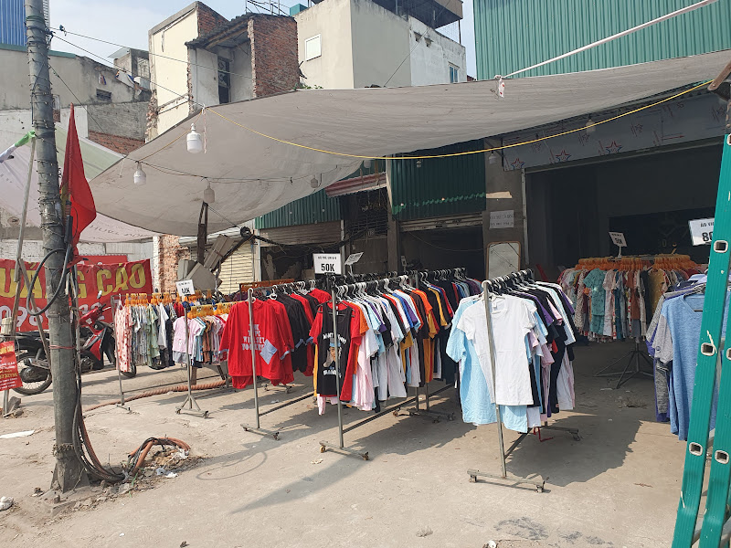 Hà Nội Tiểu thương phố Chùa Bộc tranh thủ xả hàng thời trang trước khi bị giải phóng mặt bằng