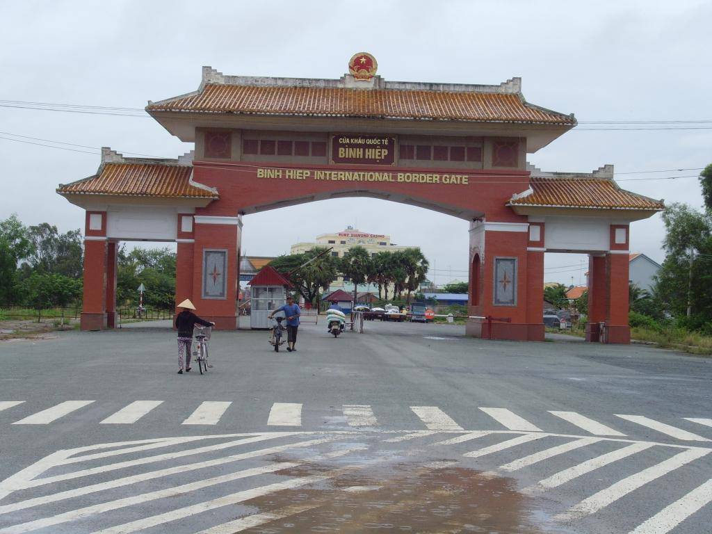 Siết chặt việc kinh doanh gia cầm dọc biên giới Việt Nam - Campuchia