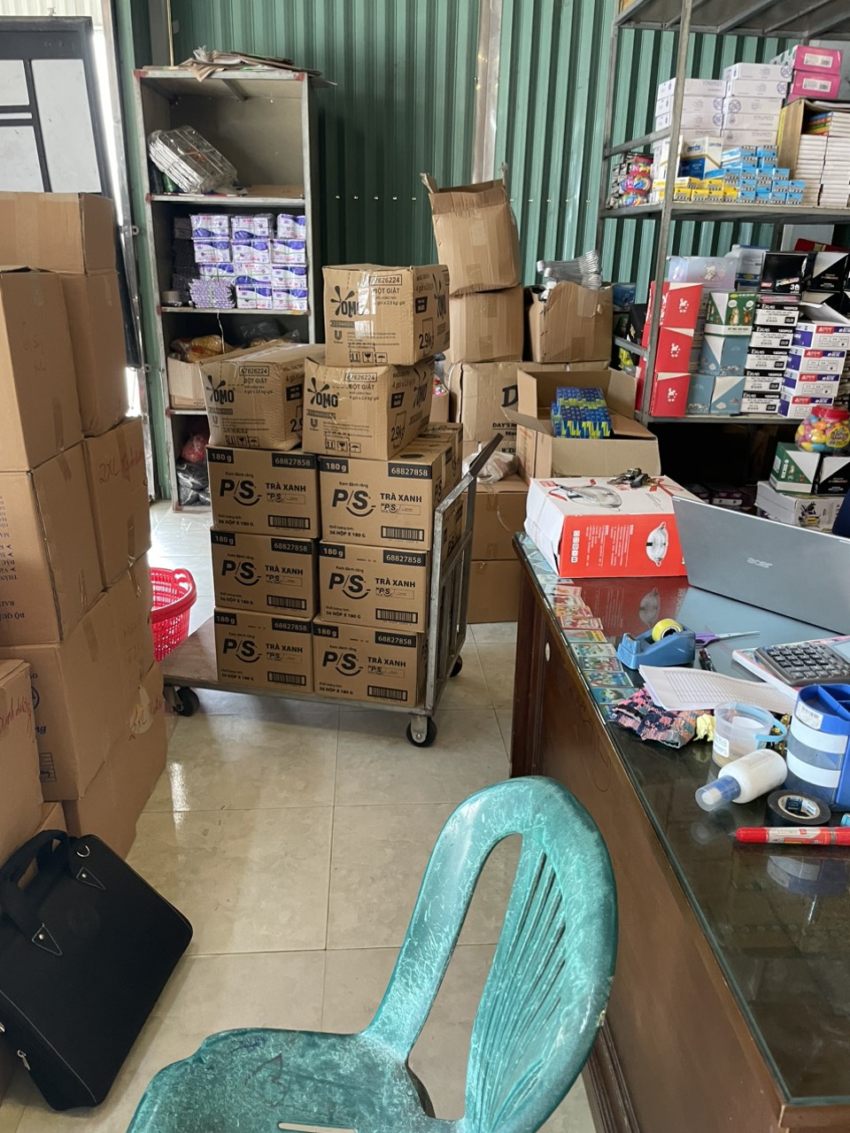 Thu giữ số lượng lớn kem đánh răng, bột giặt có dấu hiệu giả mạo nhãn hiệu