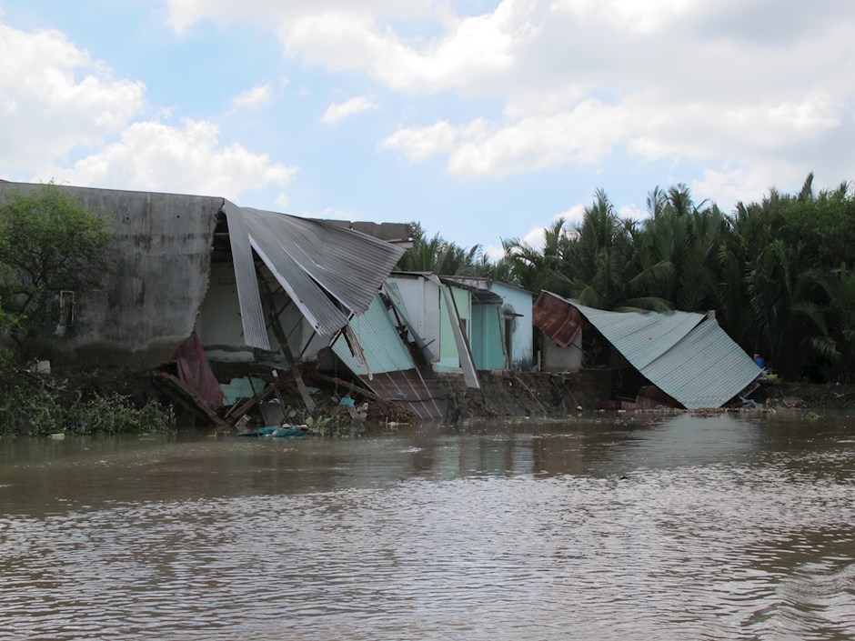 Có 107 trường hợp xây dựng san lấp lấn chiếm hành lang bảo vệ bờ sông, rạch tại TP.HCM