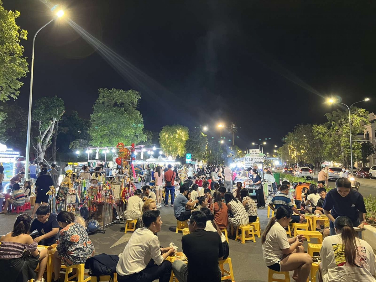 Đổi gió 83, ghé ngay phố đêm ẩm thực Grand Park
