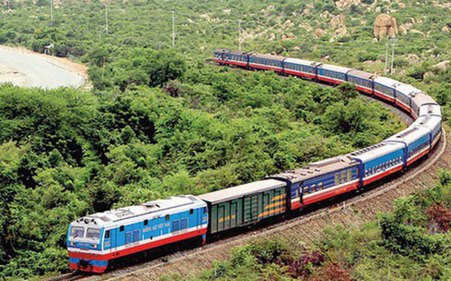 Tăng cường thêm 52 đoàn tàu phục vụ dịp nghỉ lễ 304 - 15