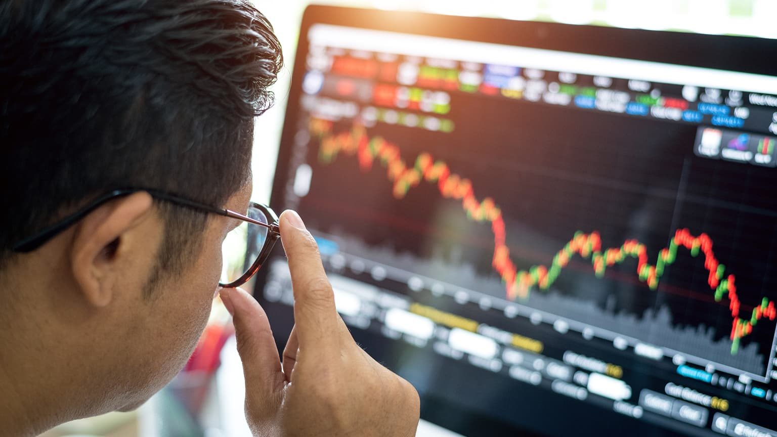 Chứng khoán ngày 133 VN Index rung lắc quanh mốc tham chiếu