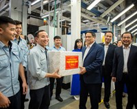 Thủ tướng thăm và làm việc với nhà máy sản xuất lắp ráp ô tô Ford Việt Nam tại Hải Dương 