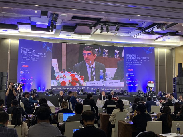 Phát triển dịch vụ bán lẻ là định hướng quan trọng hàng đầu của ngành ngân hàng