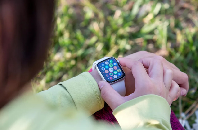 Doanh số bán lẻ tai nghe, smartwatch,… có thể khởi sắc năm 2023