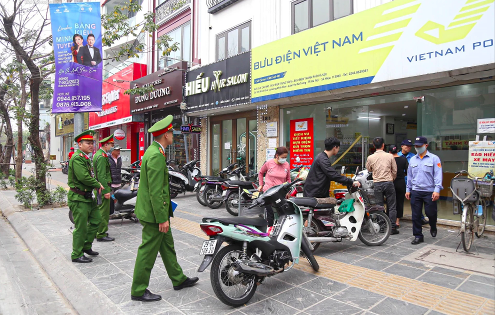 Lấn chiếm vỉa hè, lòng đường kinh doanh, để vật liệu xây dựng sẽ bị xử lý như thế nào