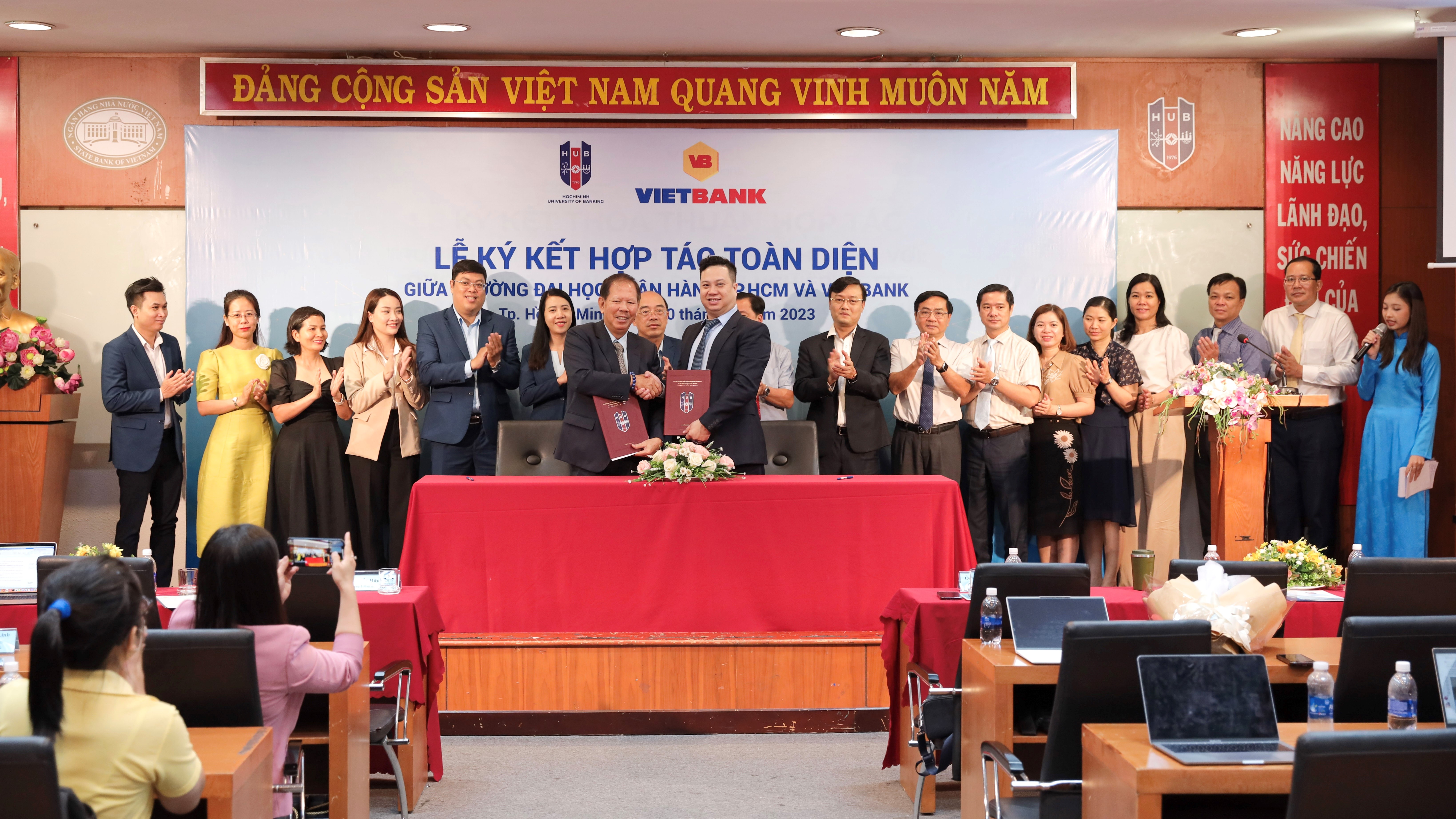 Vietbank hợp tác toàn diện cùng Đại học Ngân hàng TP.HCM