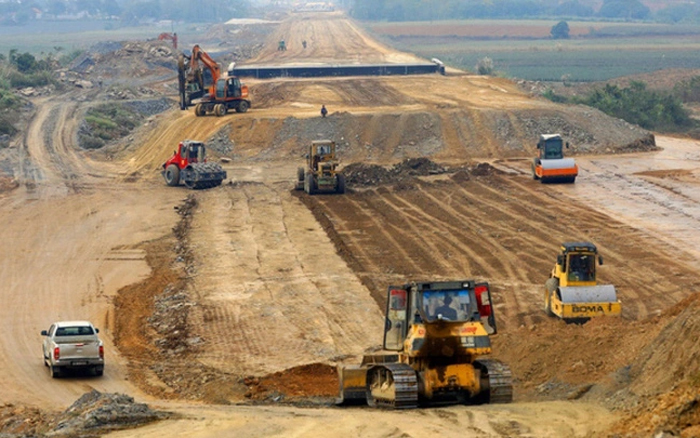 Gỡ vướng về đất đai, vật liệu xây dựng để làm đường cao tốc và bất động sản