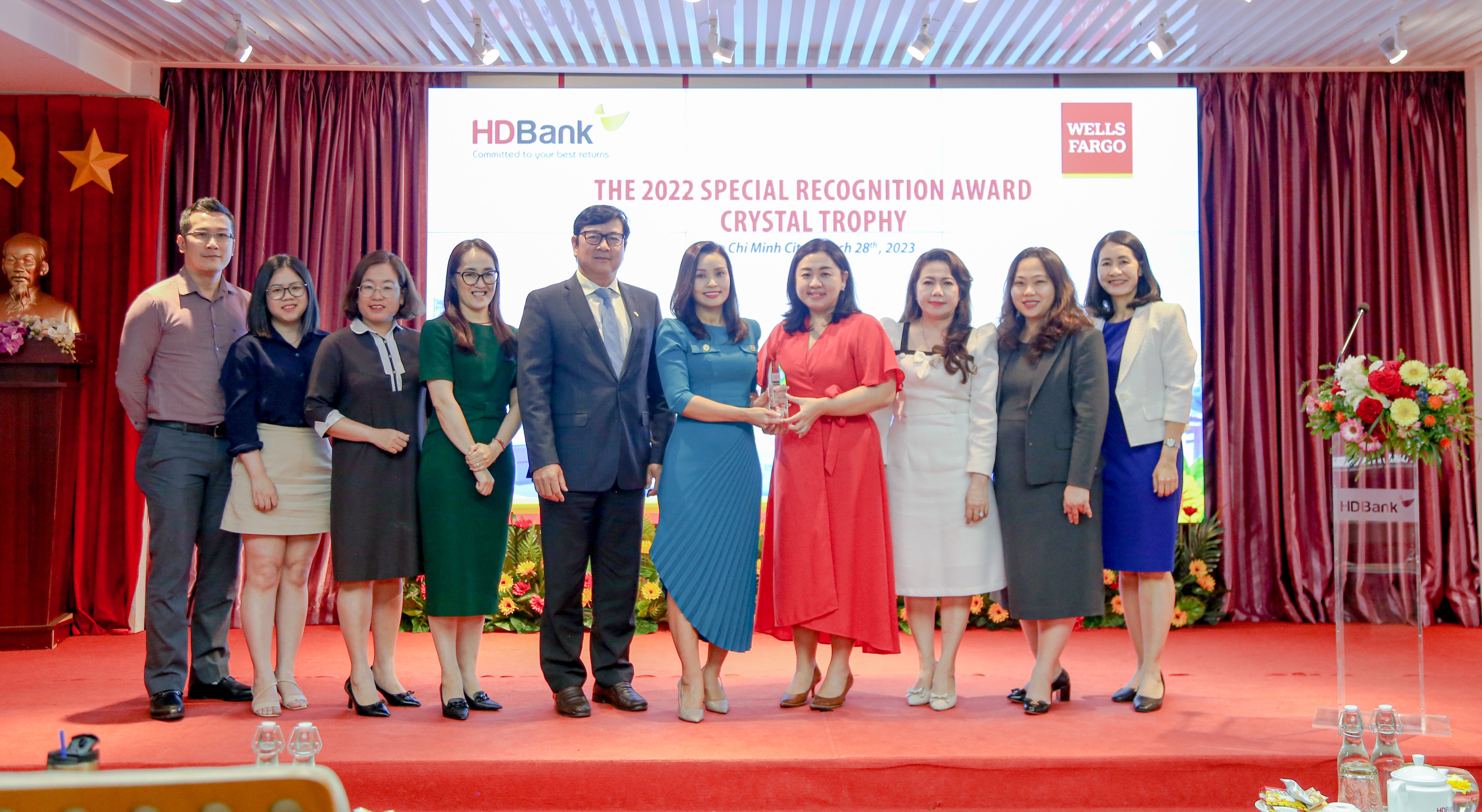 HDBank nhận giải thưởng đặc biệt chất lượng thanh toán quốc tế xuất sắc do Wells Fargo trao tặng 