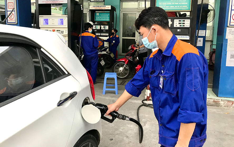 Giá xăng dầu hôm nay 94 Dầu thô WTI hiện ở mức 80,6 USDthùng