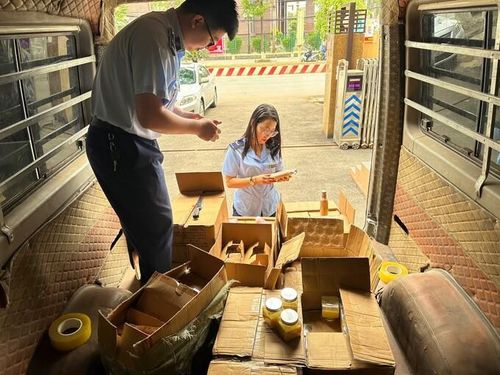 Thu giữ hàng nghìn sản phẩm mỹ phẩm nhập lậu đang trên đường đi tiêu thụ