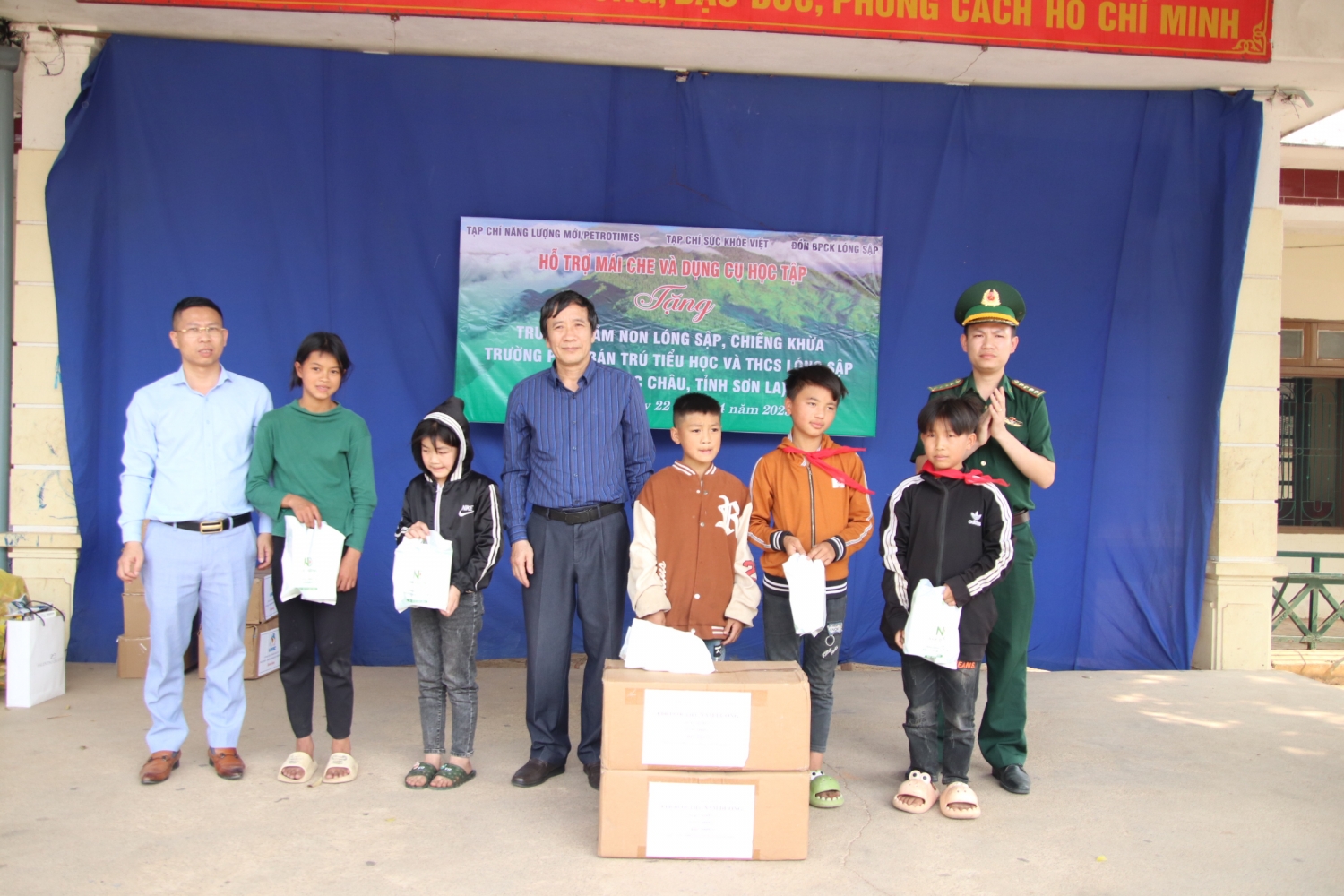 Nhiều món quà ý nghĩa đến với Trường học nơi biên giới huyện Mộc Châu, Vân Hồ của tỉnh Sơn La