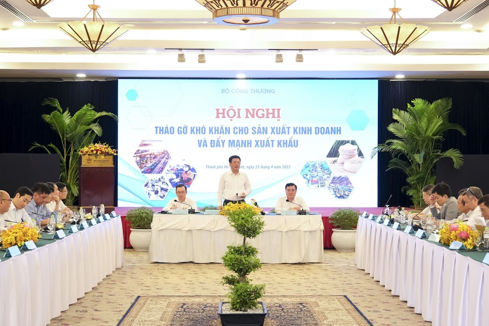 Bàn giải pháp gỡ khó cho kinh doanh và đẩy mạnh xuất khẩu trong thời gian tới