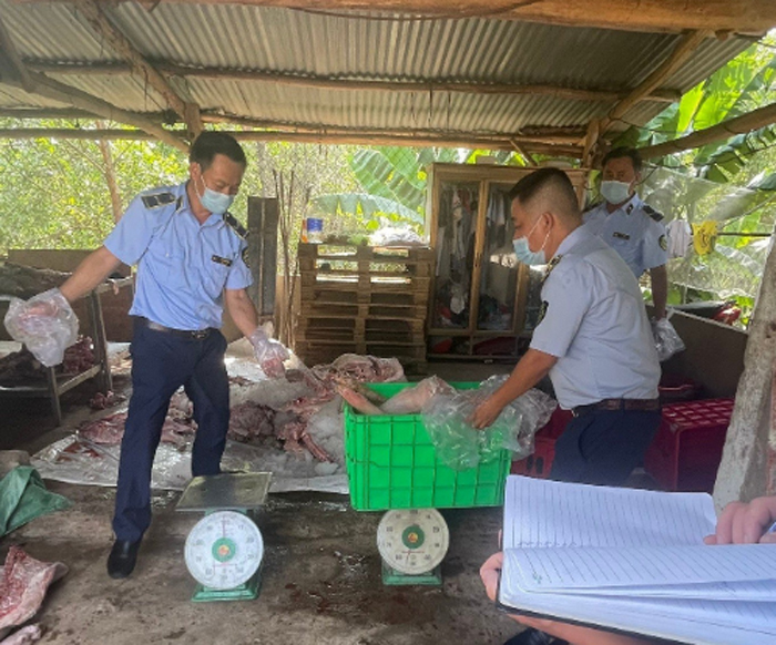 Đồng Nai Thu giữ hơn 1,7 tấn thịt heo đã bốc mùi hôi thối