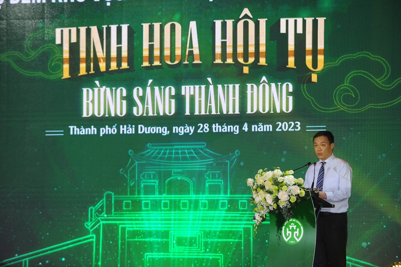 Hải Dương Người dân chen chân tham dự khai mạc phố đi bộ, chợ đêm Bạch Đằng