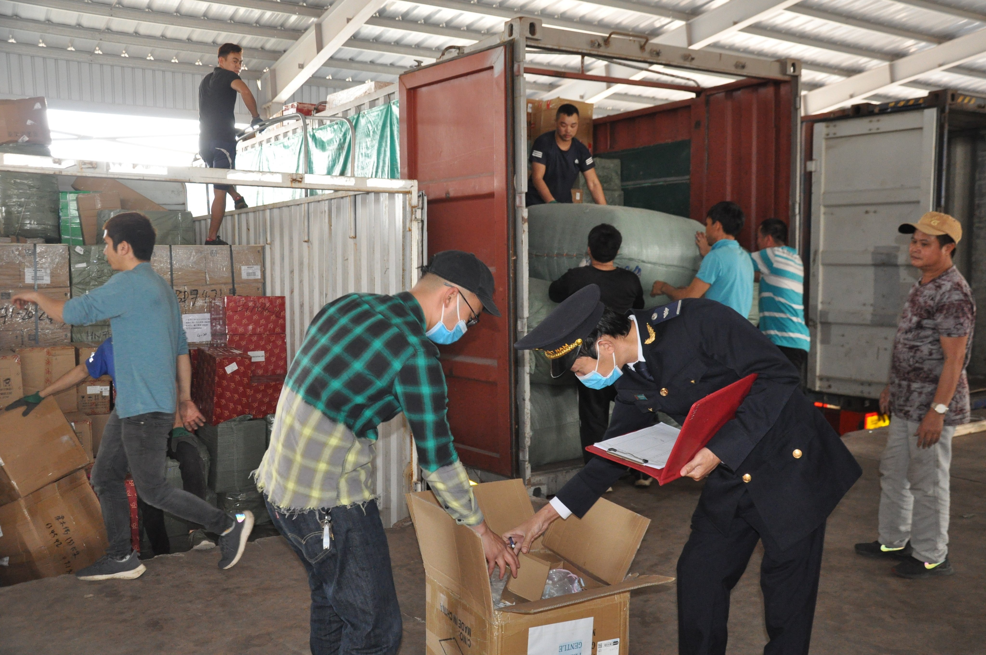 4 tháng đầu năm, hàng hóa qua cửa khẩu Móng Cái tăng gấp 4 lần cùng kỳ