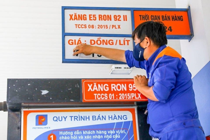 Giá xăng giảm hơn 1.300 đồnglít